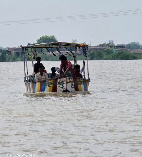 40 thousand people surrounded by floods... lost their sleep at night, lost their peace during the day