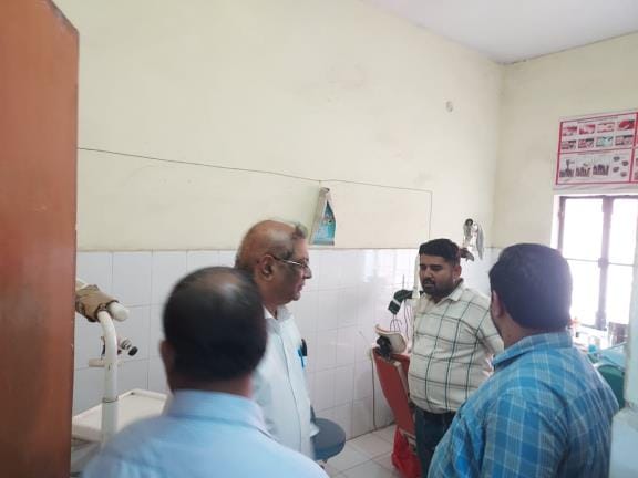 CMO's surprise inspection, three employees found missing in CHC Kopaganj