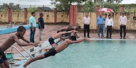 Siddharthnagar News: Ratan Sen Inter College dominated the divisional level swimming competition
