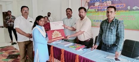 Reena got first and Anjani got second in painting competition