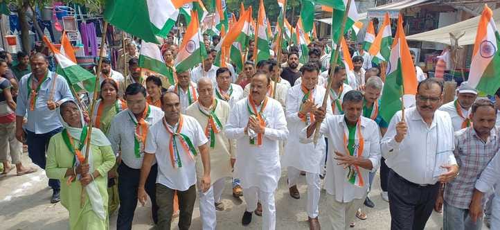Tiranga Yatra taken out with patriotic songs and slogans of Bharat Mata