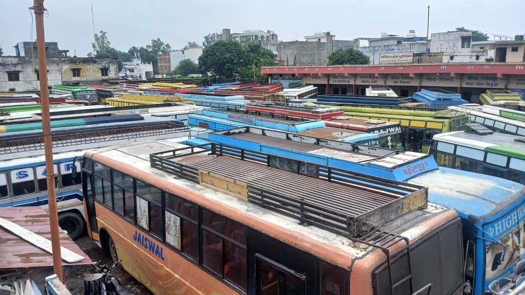 Angry at carrying passengers on taxis and e-rickshaws, bus union went on strike
