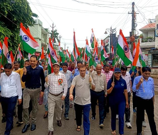 Tricolour in hands and Bharat Mata ki Jai on lips