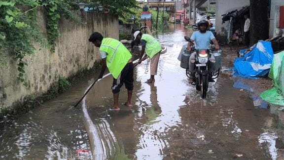 Continuous rain increased the troubles of the city residents