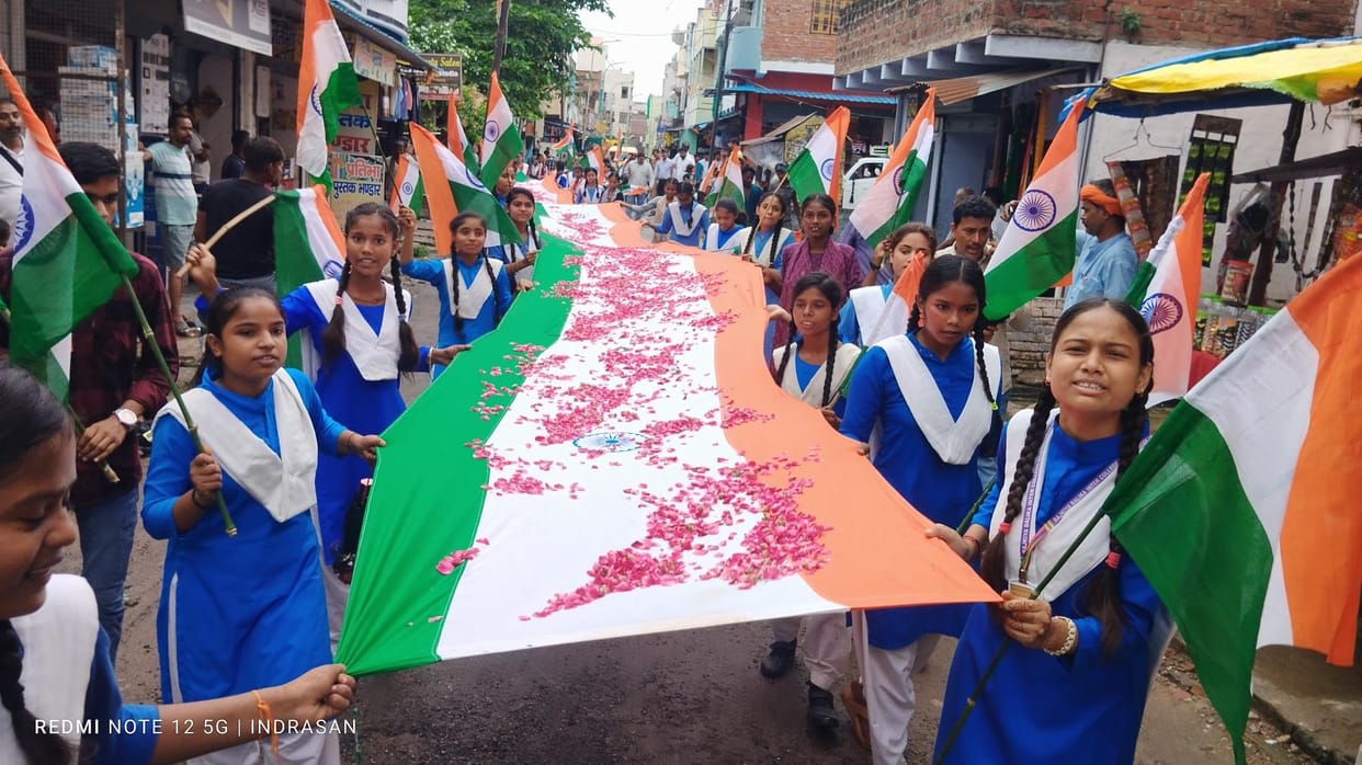 Patriotic slogans echoed along with Bharat Mata Ki Jai in the Tiranga Yatra
