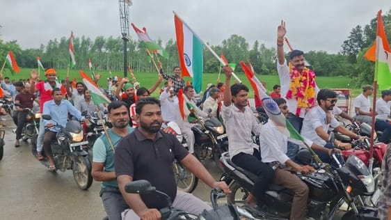 Tiranga Yatra taken out with the slogan of Bharat Mata