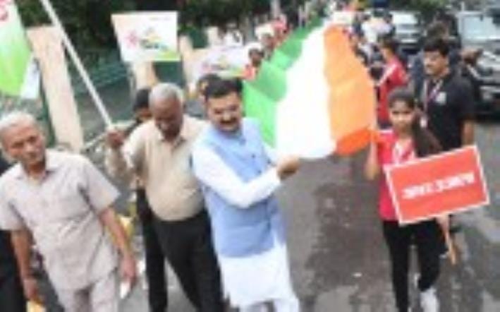 A procession was taken out with a 2000 feet long tricolour, the sky reverberated with patriotic slogans