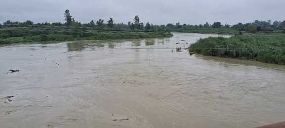 Water level in Ramganga river decreased, farmers worried about erosion
