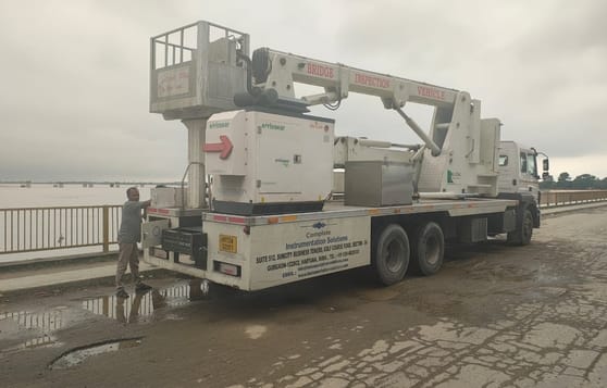 During the inspection of Ganga Barrage bridge, the concrete base of the bearings found broken