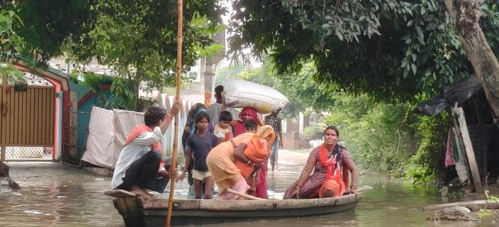 Flood water entered the houses, boats operated in BKT