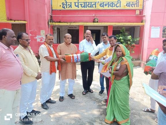 The women of the group made 2.5 lakh flags and did a business of 50 lakh rupees