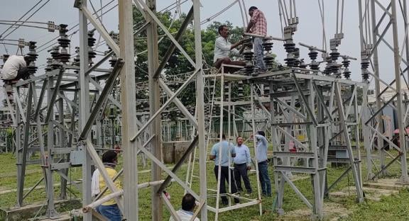 यूपी: पॉवर कॉर्पोरेशन का बड़ा फैसला, अब 60 साल की उम्र तक काम कर सकेंगे आउटसोर्स बिजलीकर्मी