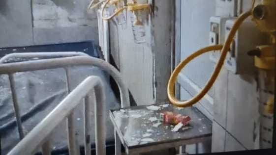 Plaster fell from the ceiling in the mother-child ward, 6 women shifted to another room