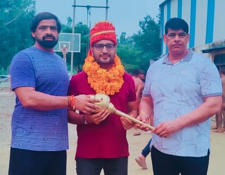IAS Deepak felicitated in Sonu Akhara