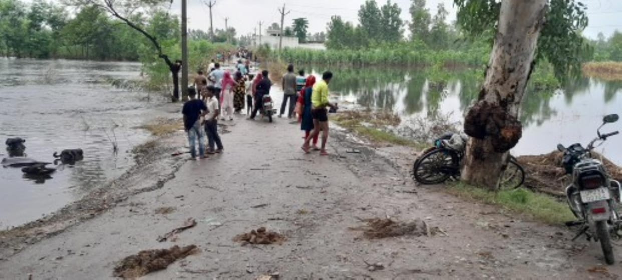 The road connecting 20 villages was cut off due to flood water
