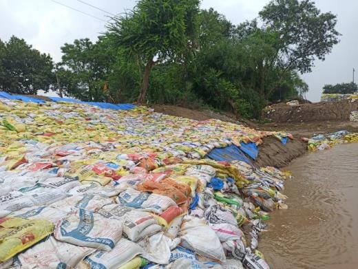 Erosion increased due to the descending waves of Ganga, 12 bighas of land submerged in the river