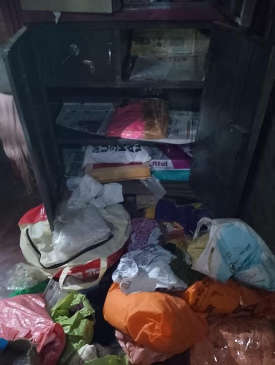 Lakhs stolen by breaking the locks of four houses