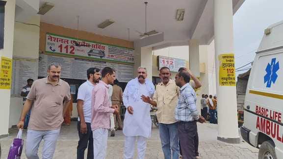 Attack on a youth, mobile and silver chain snatched