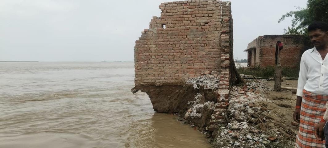Saryu crossed the red mark, engulfed nine houses