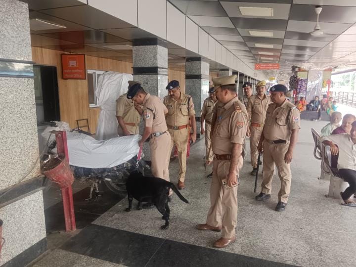 Checking from railway station to roads on Independence Day