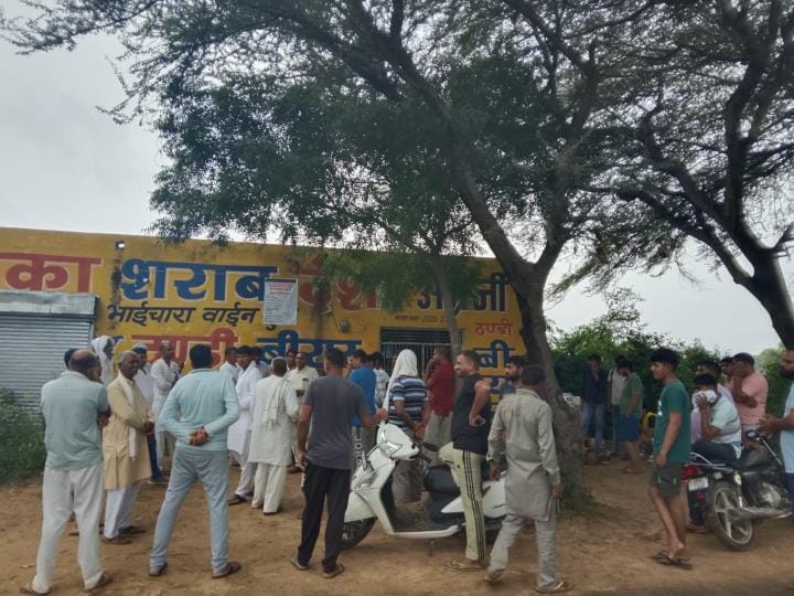 Villagers raised the demand to transfer the liquor shop