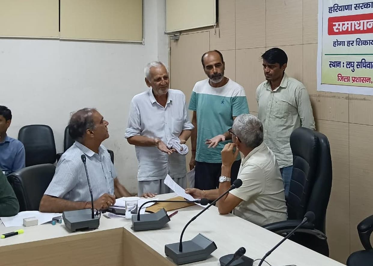 District Council CEO and City Magistrate heard public problems