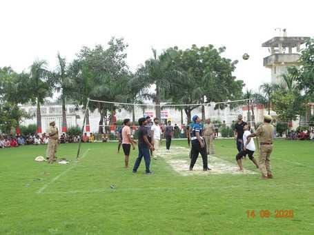 Prisoners of barrack-2 win volleyball in district jail
