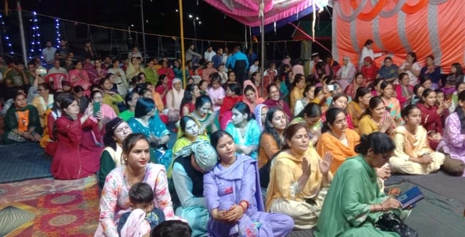 The sound of Bhajans reverberated in Banjar police station