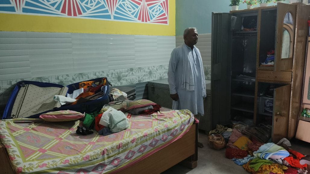 Cash and jewelry stolen from two houses in Mundiyakhed