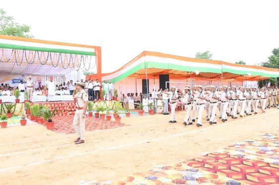 MLA Om Prakash Yadav took the salute of the march past in Mahendragarh