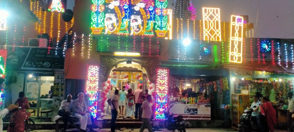 Janmashtami celebrated in temples by cutting cake at 12 midnight