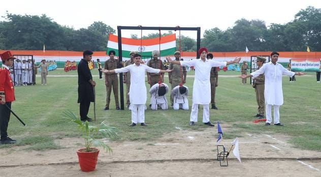 Independence Day celebrations in Fatehabad, parade and cultural programs enthralled the audience