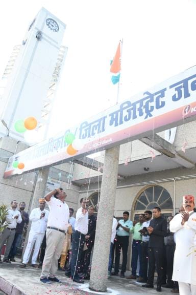 Siddharthnagar News : Independence Day celebrated with great pomp, tricolour waved everywhere