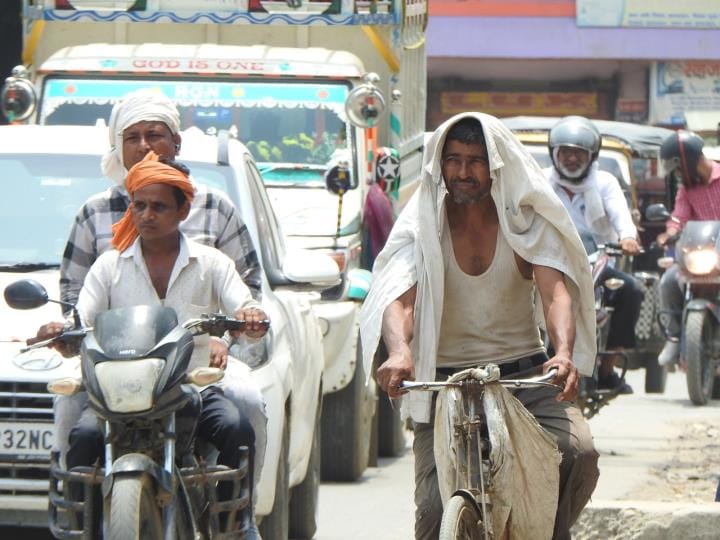 Siddharthnagar News: The heat increased due to the scorching sun, people were suffering from humidity throughout the day