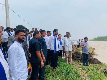 MP Chandrashekhar listened to the pain of flood victims