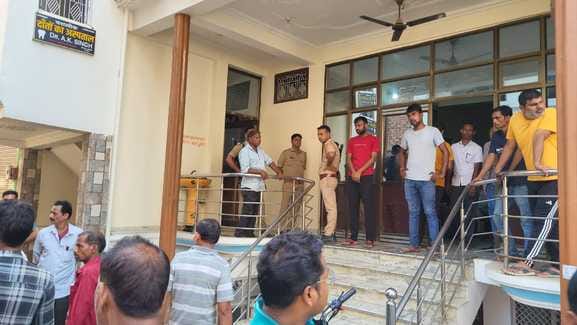 Woman dies after stone operation in private hospital, family members create ruckus