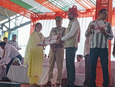 PGT teacher Dr. Nidhi was honored