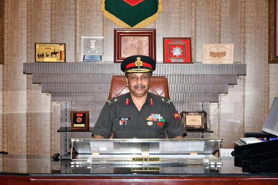 Major General Laxmikant Madewar becomes the new commandant of RVC.