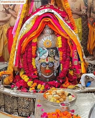 Baba Mahakal seen in a unique today, with moon on his forehead and name of Ram on Bilva leaf