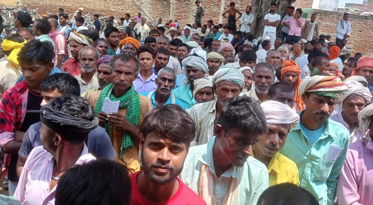 Farmers were sent back without giving them fertilizers