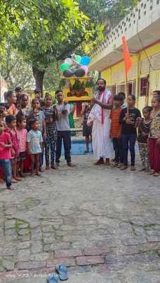 Gifts were distributed by singing congratulatory songs on Kanha's birth