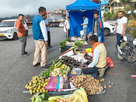 Crowd gathered to buy local products