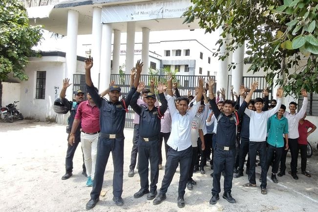 Guards create ruckus due to non-payment of salary and dismissal without notice