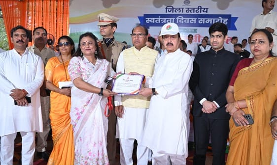 People who have done excellent work in various fields were honored