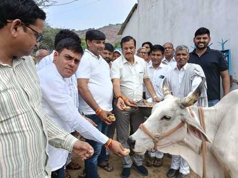 Cheques worth Rs 33 lakh given for development of Gaushalas