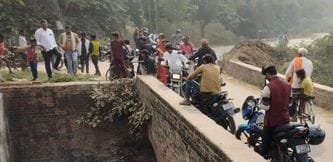 Bike collides with wall of drain culvert, youth dies