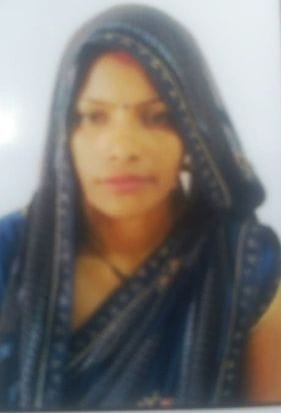 Pregnant woman dies during treatment, family members create ruckus by keeping her dead body