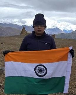 Rajni hoisted the tricolor on the 19 thousand feet high peak of Mount Kanam