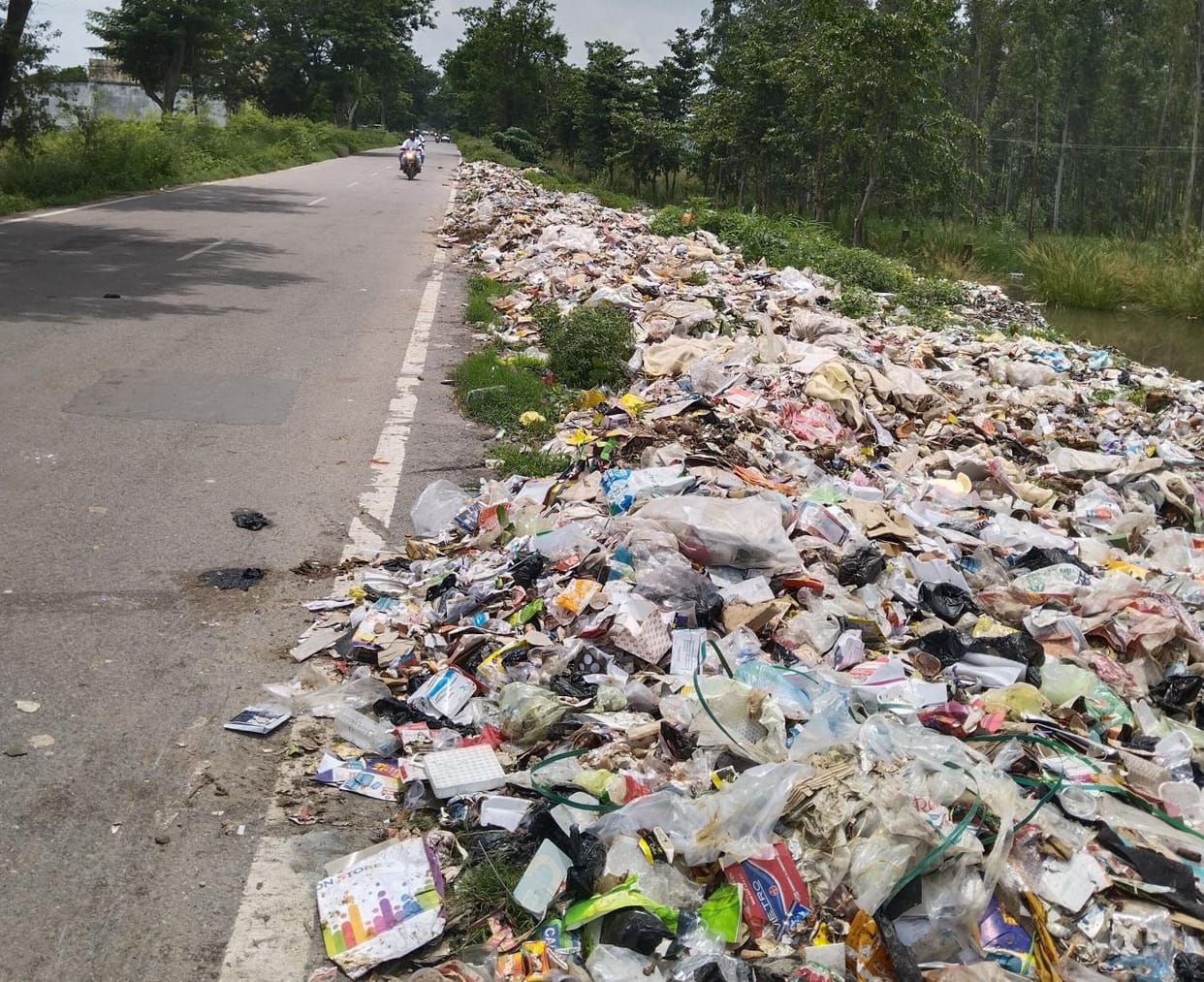 Siddharthnagar News: Dumping ground is present but garbage is lying in the open, fear of disease