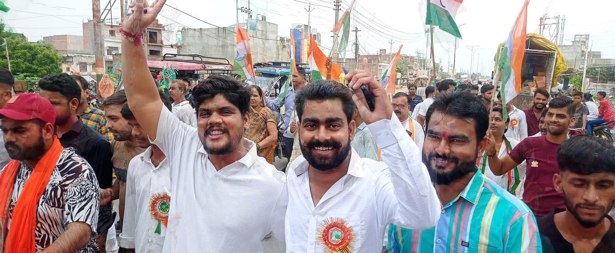 The district was painted in the colours of patriotism, people hoisted the flag and saluted the tricolour